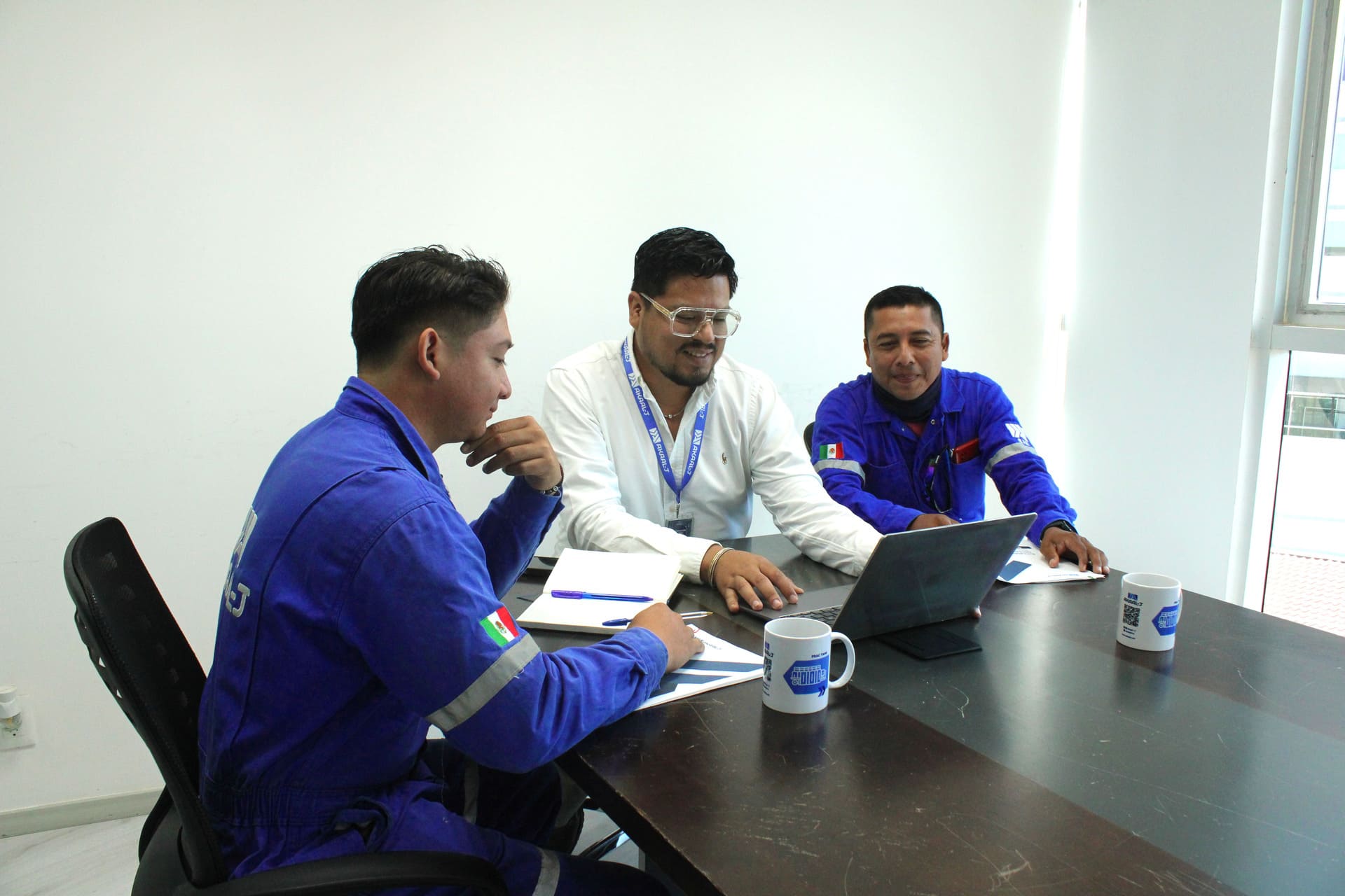 contactanos-empresa-de-soluciones-industriales-y-cementacion-akaalj